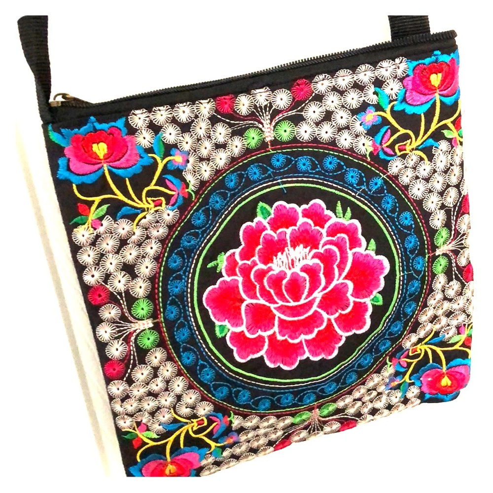 Floral tapestry crossbody BN -NWOT Made in China